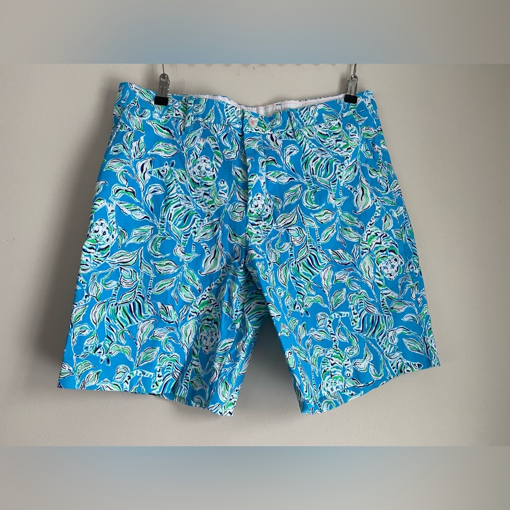 Lilly Pulitzer Mens Beaumont shorts size 36 blue green animal tropical